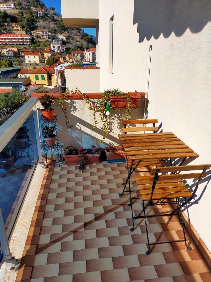 Appartamento Riviera Trilocale Wifi E Parcheggio Privato Вентимиля Екстериор снимка